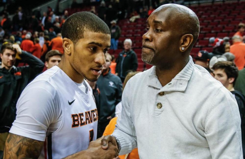 对更衣室很 对更衣室很